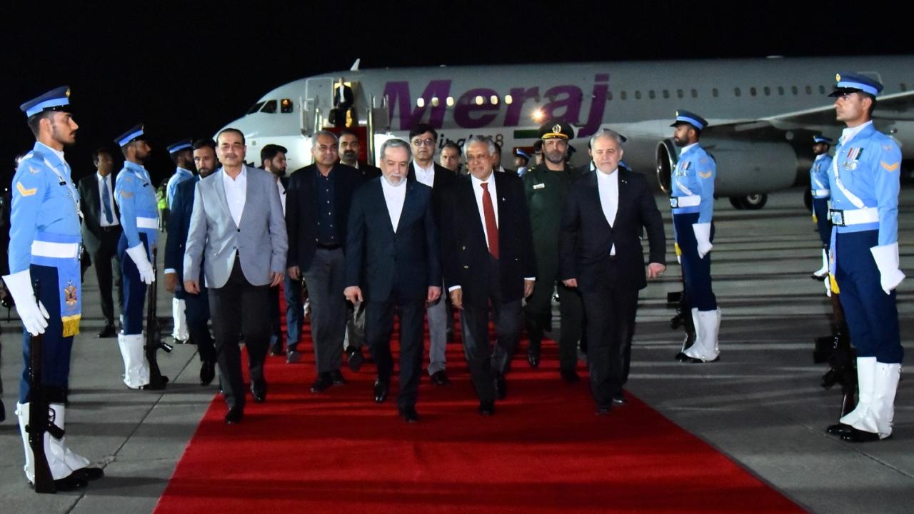 İran Dışişleri Bakanı Arakçi, İslamabada ulaştı