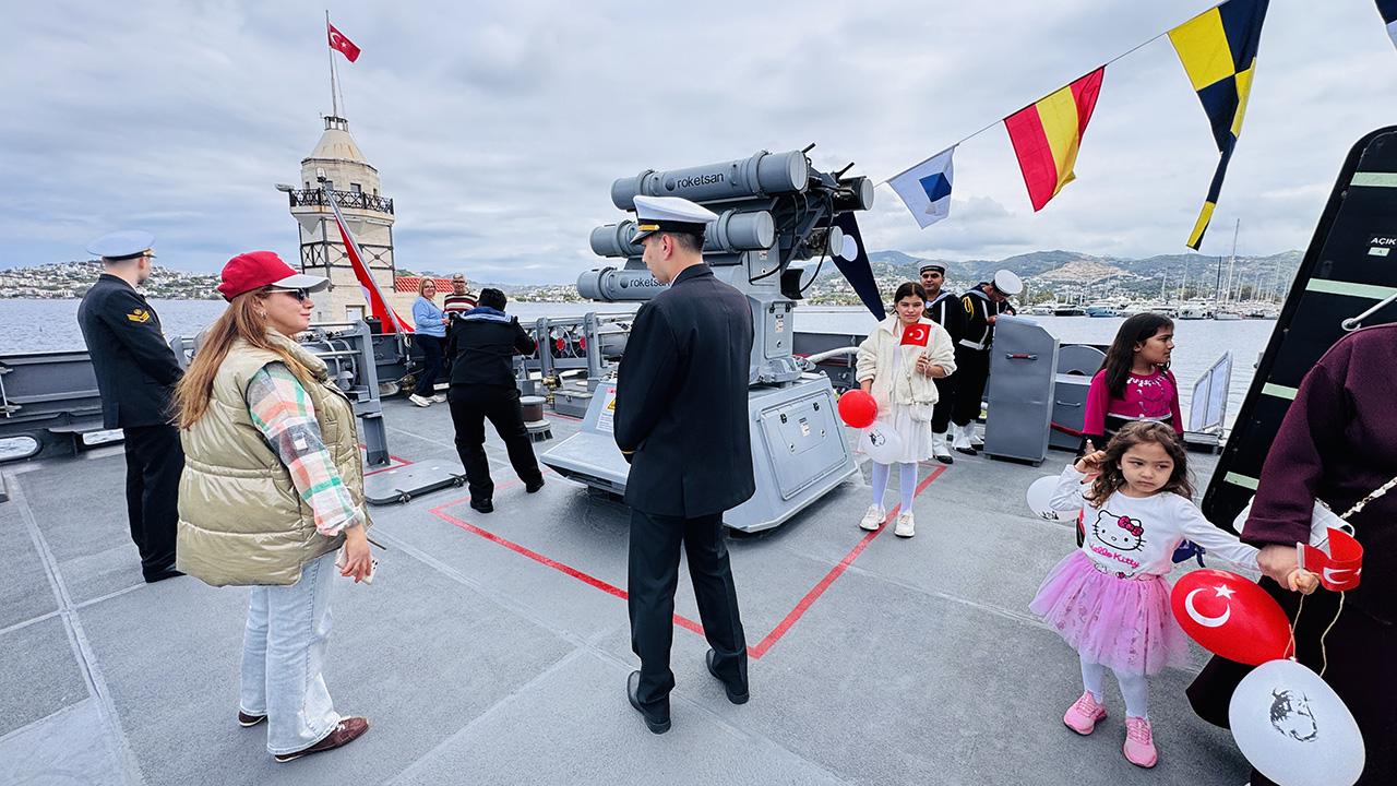 23 Nisanda askeri gemiler ziyarete açıldı