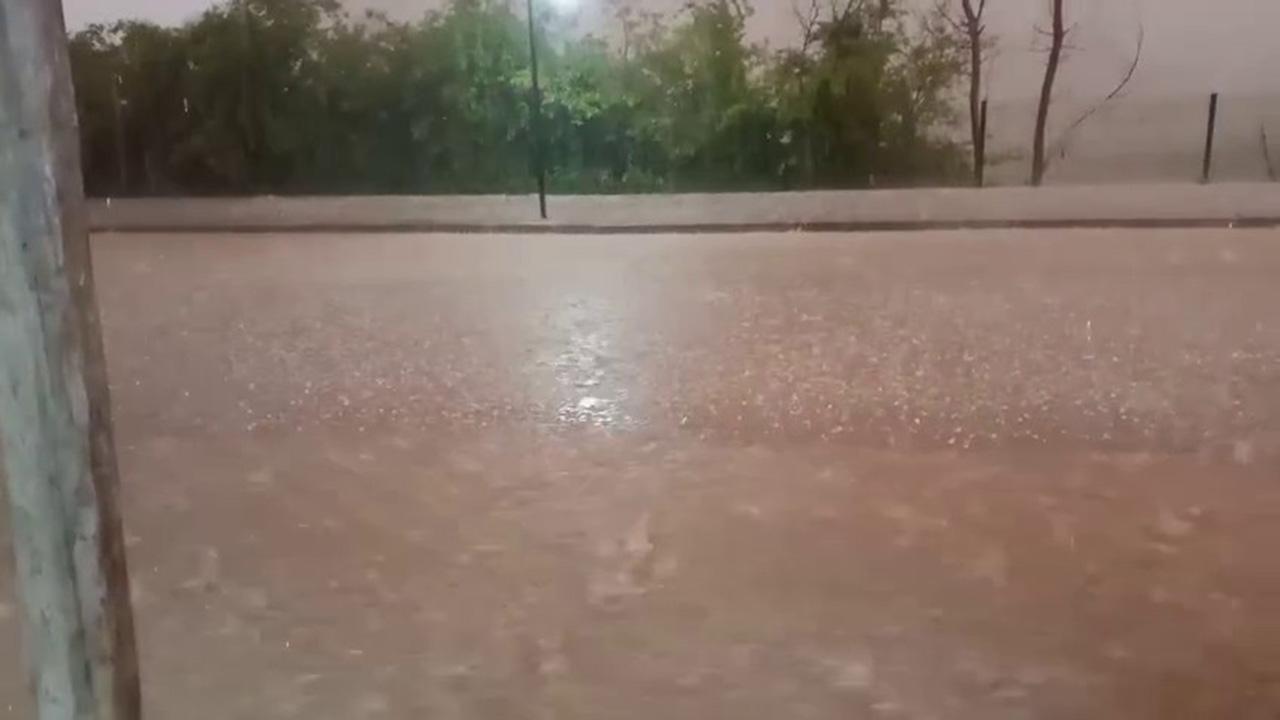 Osmaniye'de sağanak ve dolu: Yollar göle döndü