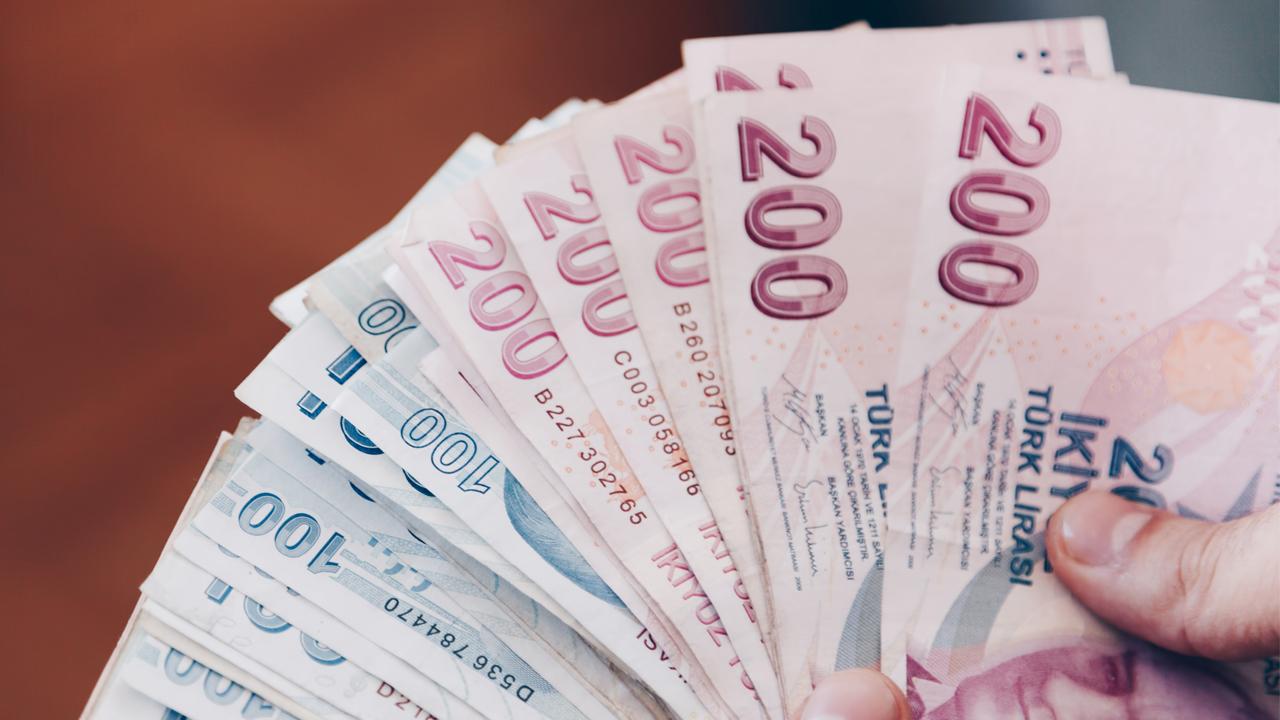 Yaşlı ve engelli aylıkları hesaplara yatırılmaya başlandı