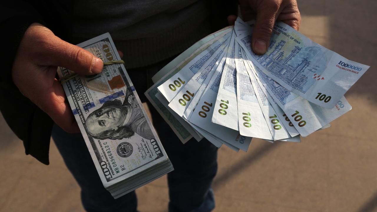 İran'da dolar, yerel para birimine karşı tarihin en yüksek seviyesine çıktı