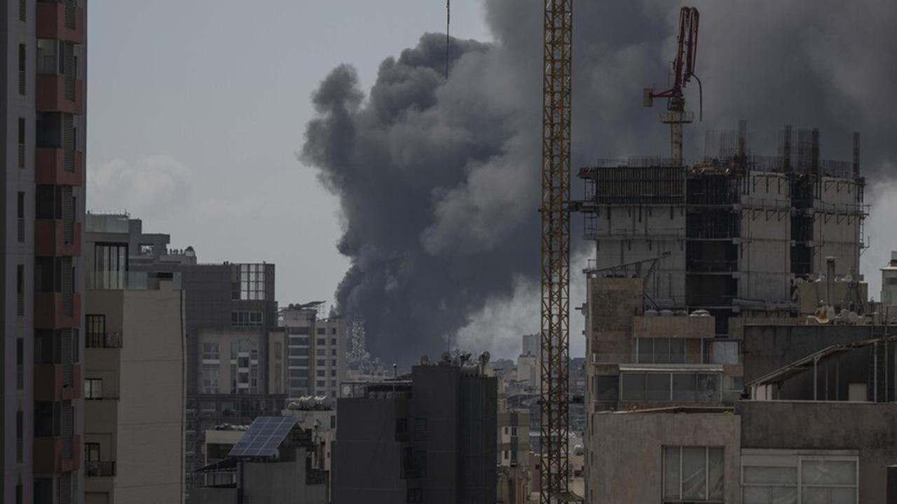İsrail, Lübnan'da işgal ettiği alanların dışındaki bir beldeye ateşkese rağmen hava saldırısı düzenledi