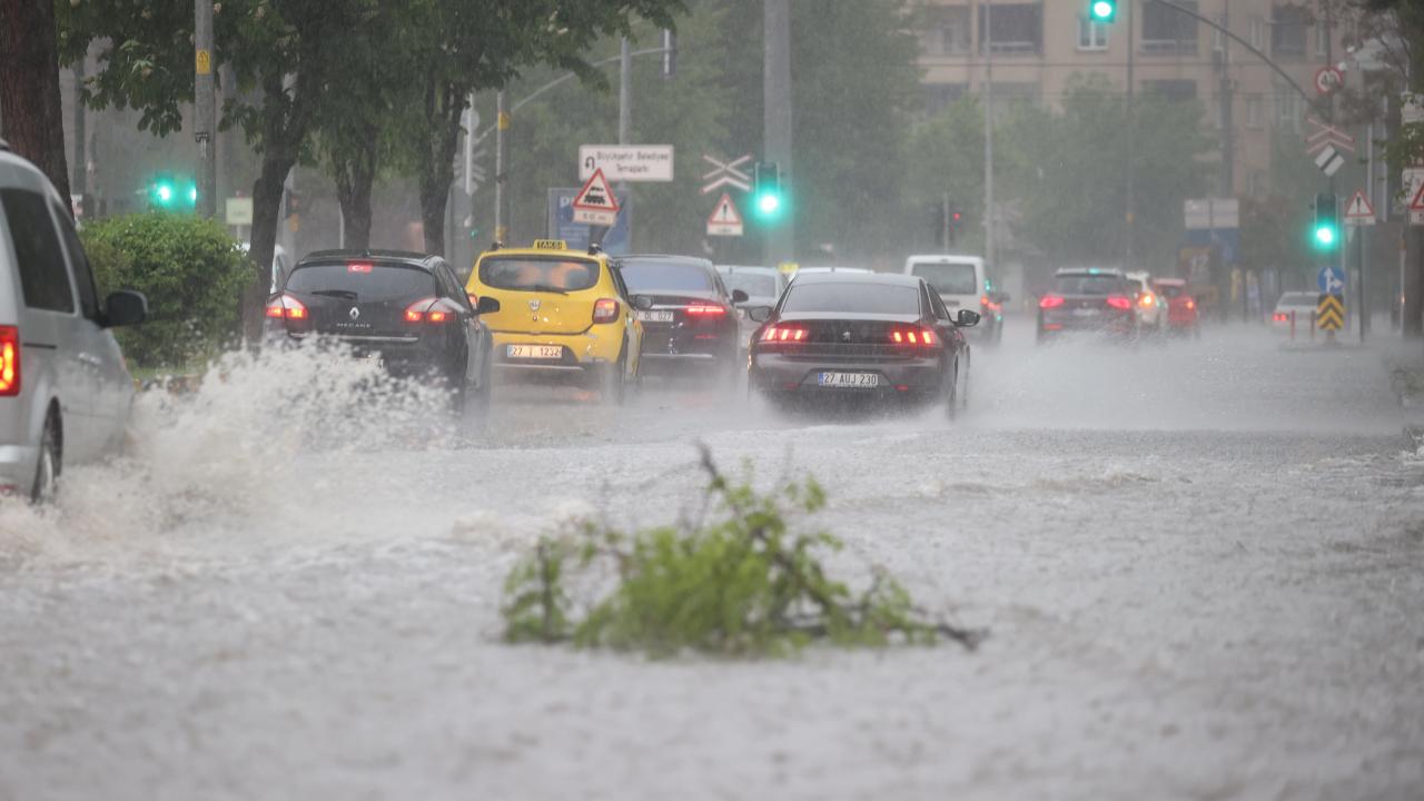 Gaziantep'te 4 ilçede 39 okulda eğitime 1 gün ara verildi