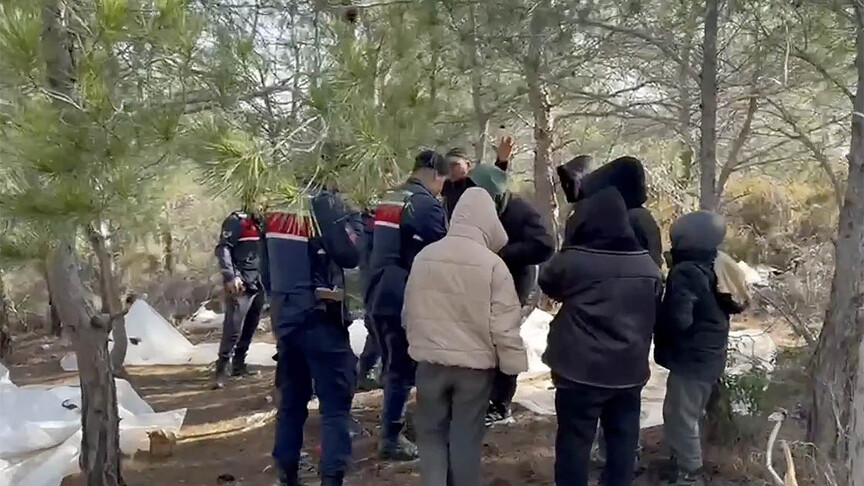 Göçmen kaçakçılarına yönelik operasyonlarda 89 şüpheli tutuklandı