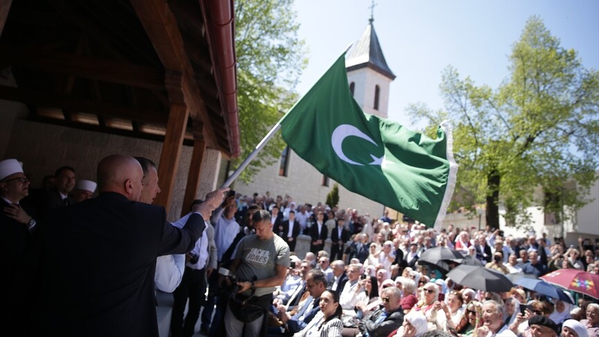 Bosna Savaşı'nda yıkılan ve Türkiye'nin desteğiyle yeniden yapılan Dugalica Camisi ibadete açıldı