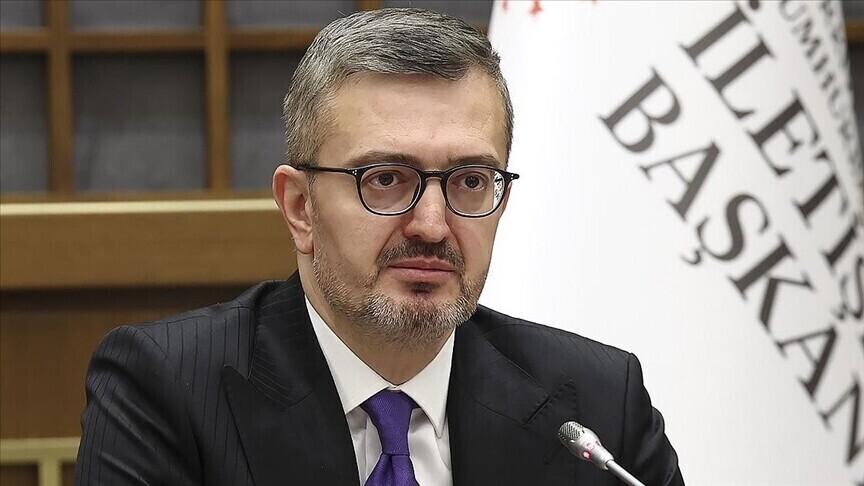 İletişim Başkanı Duran'dan dezenformasyon karşıtı pankart için Galatasaray ve Fenerbahçe'ye teşekkür