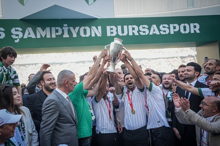 Bursaspor şampiyonluk kupasına kavuştu