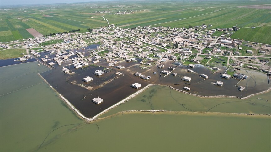 Suriye'nin İdlib vilayetinde sel nedeniyle bazı evler ve tarım arazileri su altında kaldı