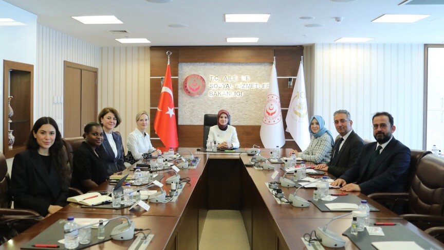 Bakan Göktaş, sosyal ağ sağlayıcısı Meta'nın Küresel Güvenlik Direktörü Davis'i kabul etti