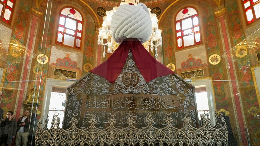 Fatih Sultan Mehmed, vefatının 545. yılında kabri başında anılacak