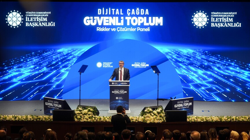 Bakan Tekin: Amacımız çocuklarımızın teknolojiyle kurduğu ilişkileri istikamete kavuşturmak