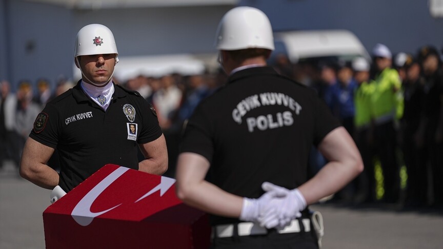 İzmir'de trafik kazasında şehit olan polis Serkan Hızlı için tören düzenlendi