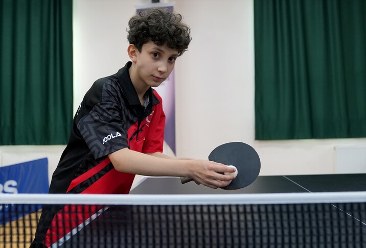 11 yaşındaki Türkiye şampiyonu masa tenisi sporcusu Mehmet Fatih'in hayali olimpiyatlar