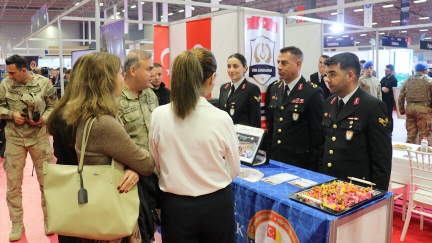 Van'da düzenlenen "Doğu Anadolu Kariyer Fuarı" yaklaşık 45 bin ziyaretçi ağırladı