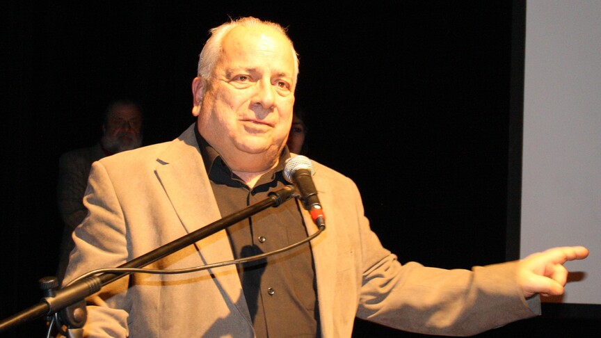 Tiyatro ve sinema sahnelerinin güldüren siması: Zeki Alasya